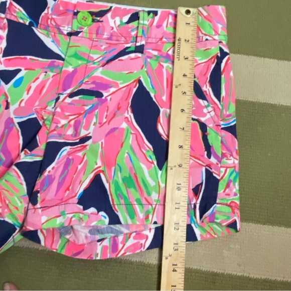 Lilly Pulitzer Size 4 The Callahan Shorts Tropical Floral Navy Pink Resortwear - Picture 3 of 8